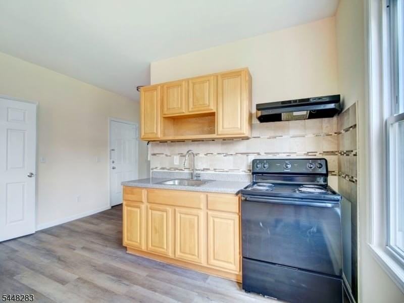 179 22nd St - Photo 7 of 17