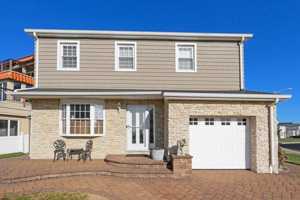 featured image of 29 Ocean Dr W Dr