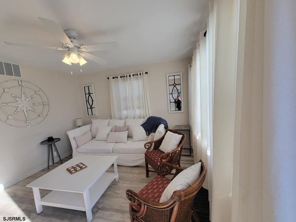 209 N Granville Ave - Photo 4 of 28