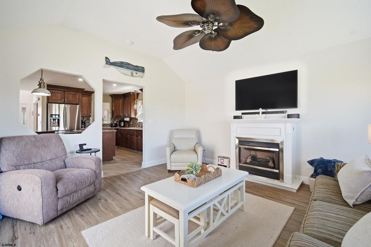 214 Hagen Rd - Photo 5 of 34