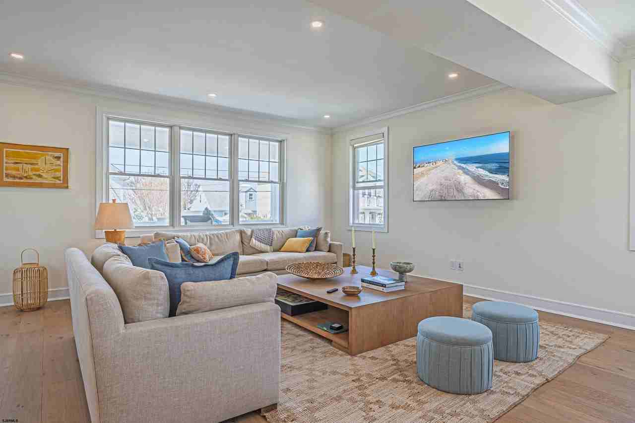 111 N Belmont Ave - Photo 7 of 50