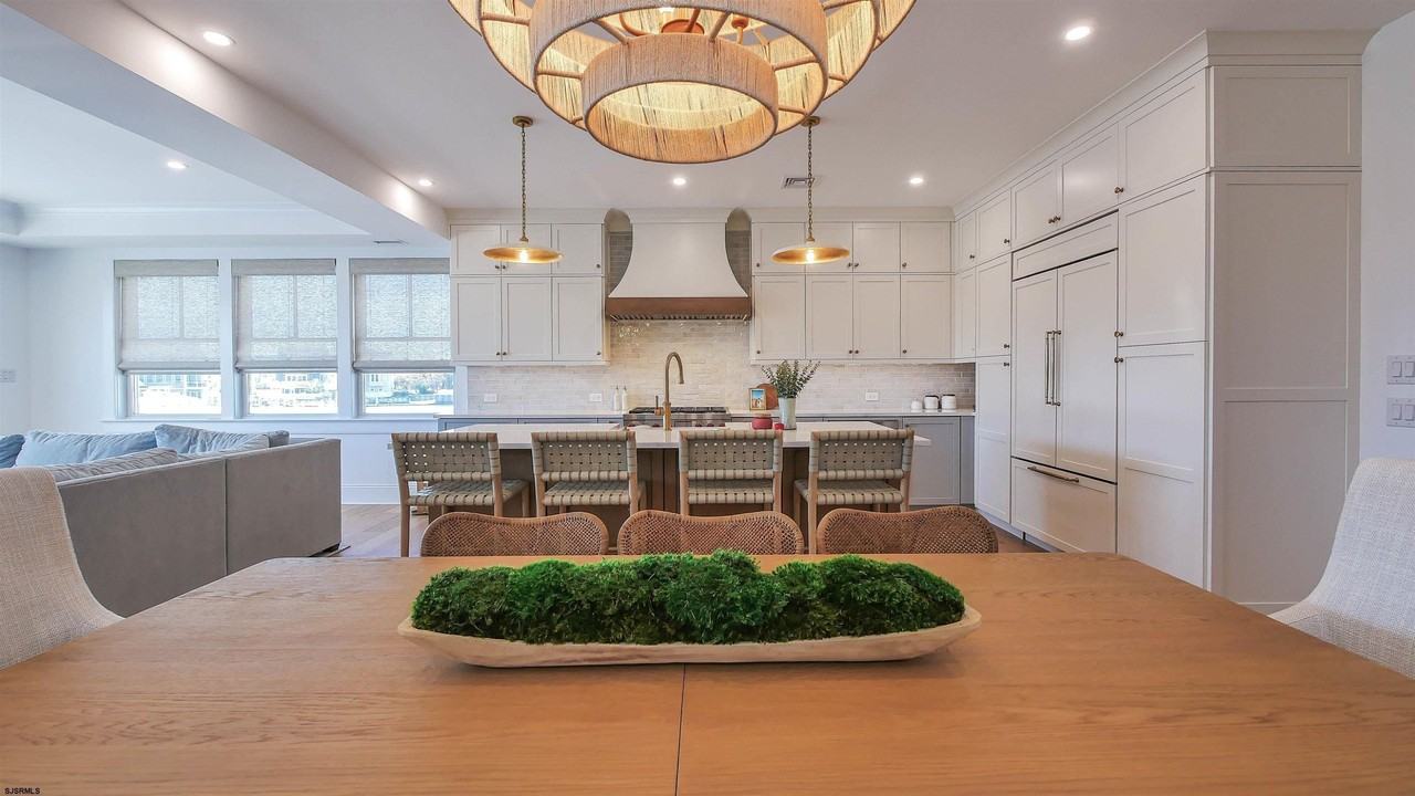 106 N Derby Ave - Photo 7 of 35
