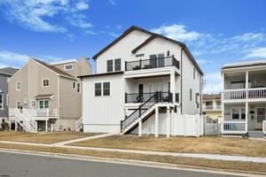 featured image of 235 35th St S