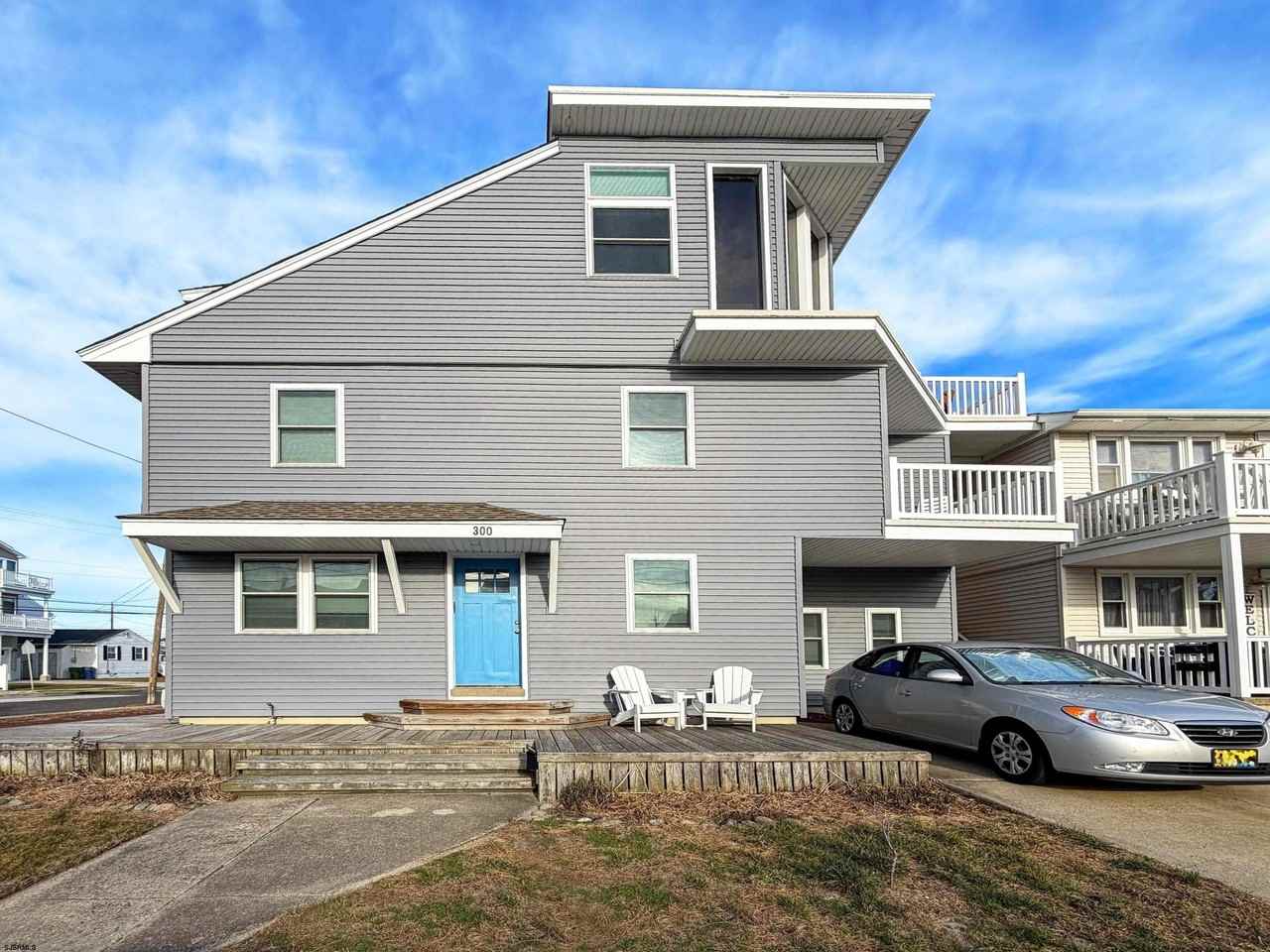 300 Beach Ave E - Photo 2 of 47