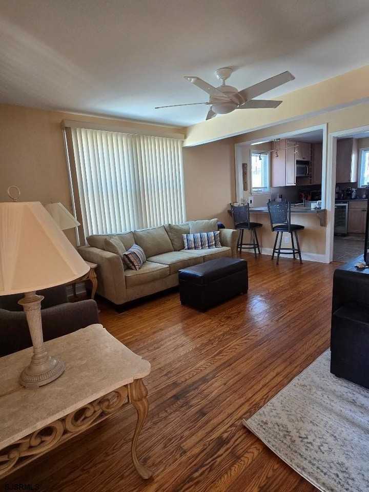 231 N Wyoming Ave - Photo 4 of 19