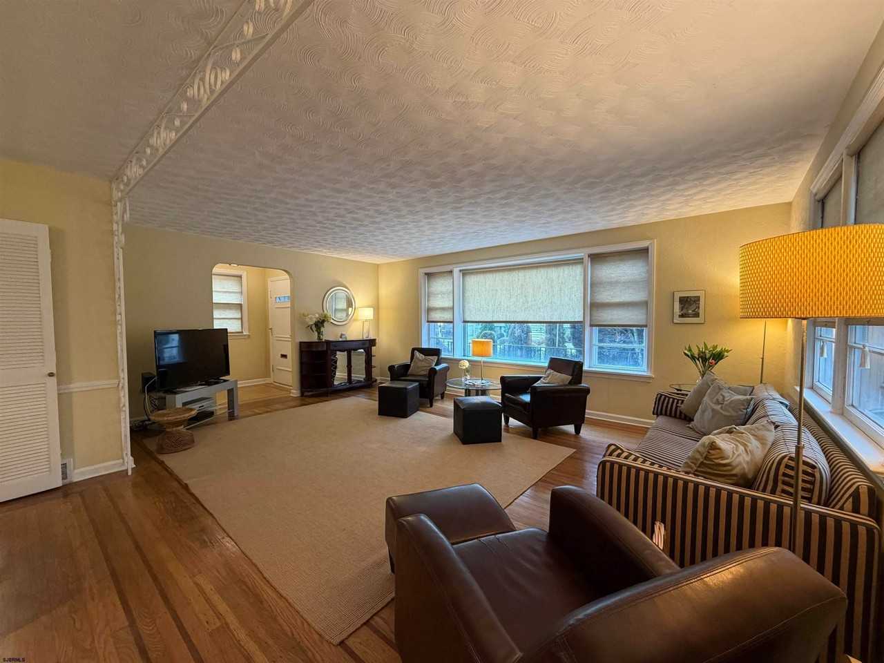 33 N Gladstone Ave - Photo 6 of 26