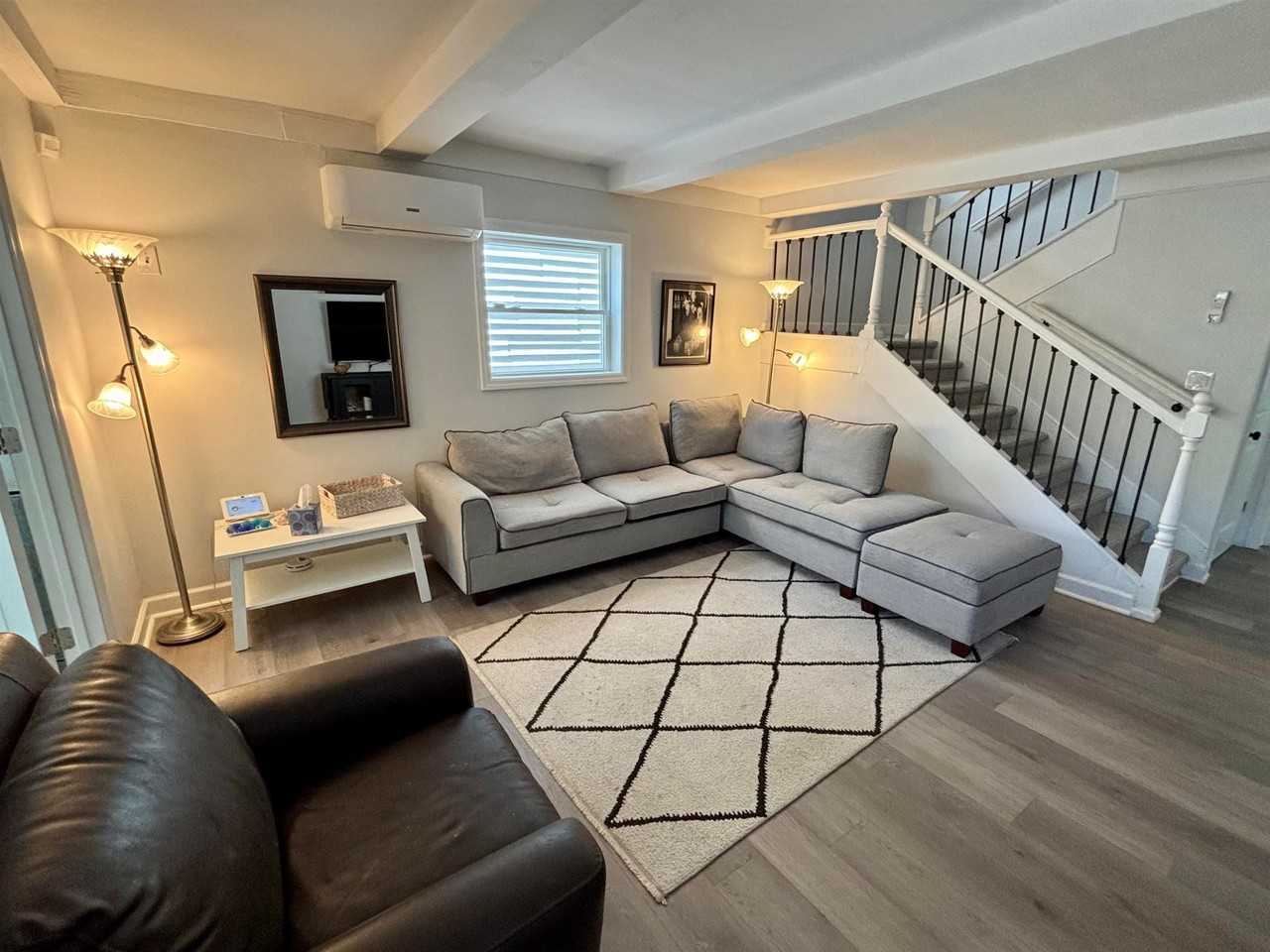 119 N Newport Ave - Photo 3 of 20