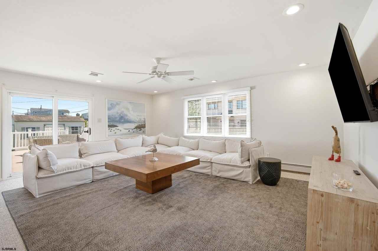 208 20th St S - Photo 3 of 23