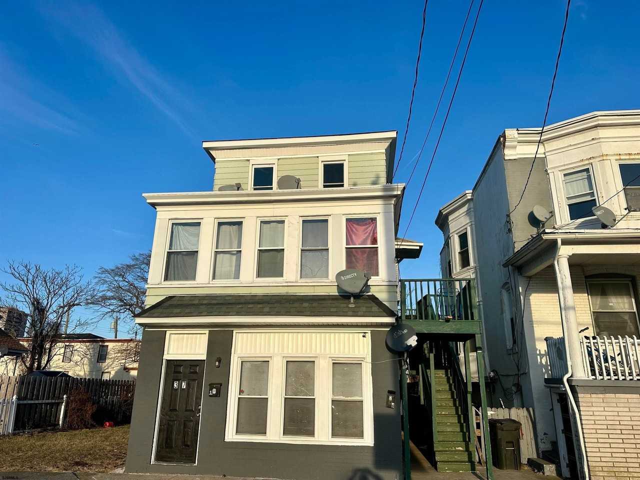 37 N Massachusetts Ave #3 - Photo 2 of 16
