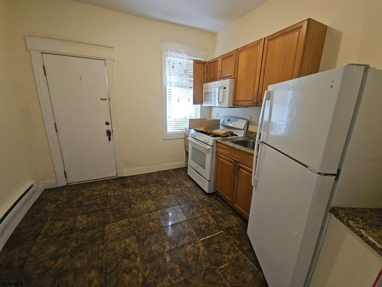 3818 Ventnor Ave - Photo 7 of 17