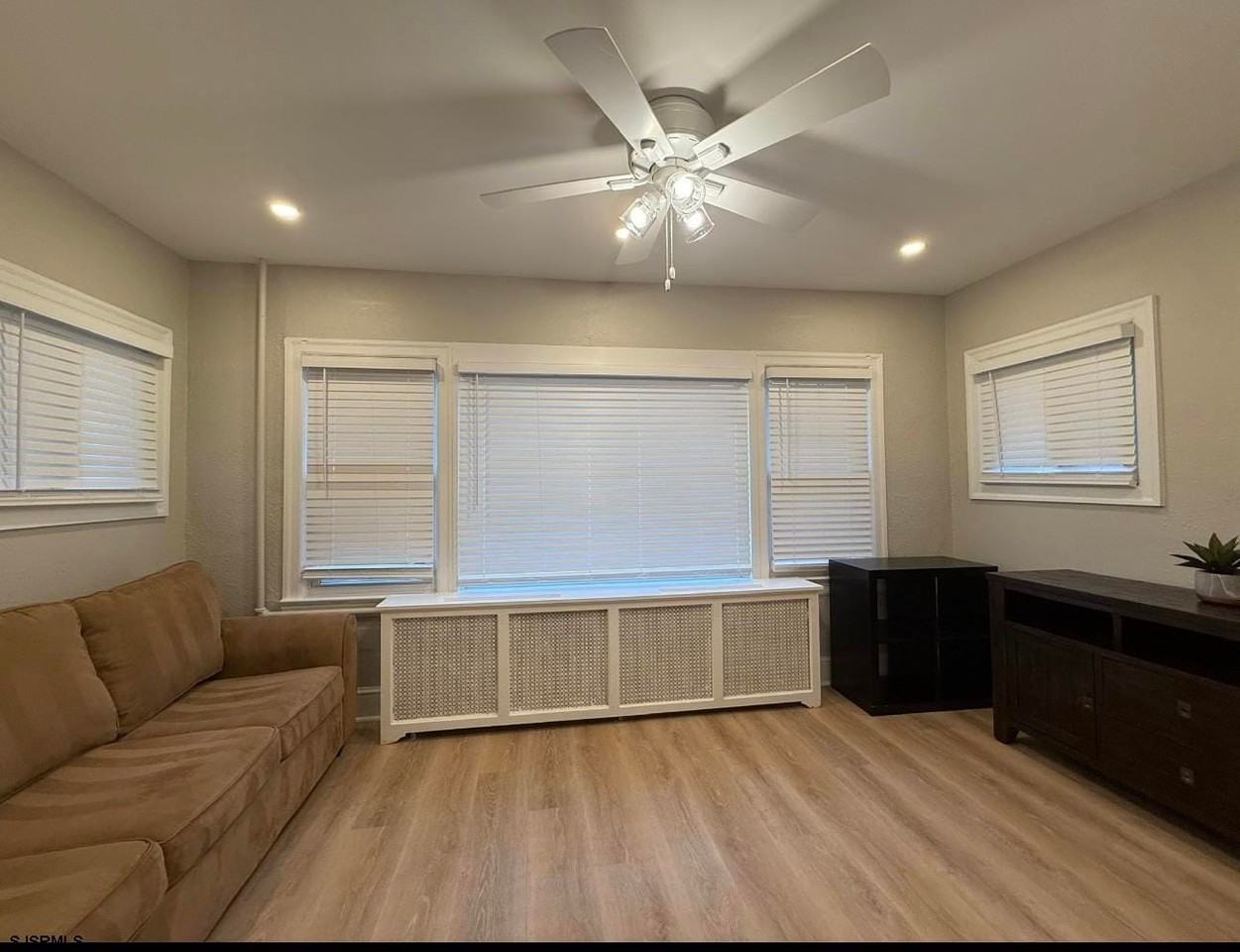 109 N Granville Ave - Photo 6 of 12