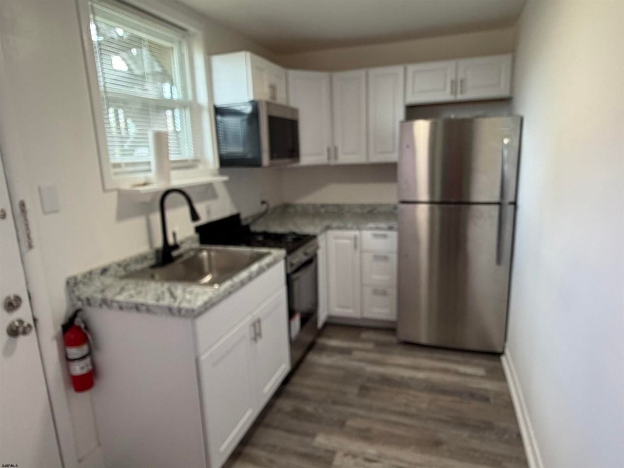 24 N Vermont Ave - Photo 2 of 17