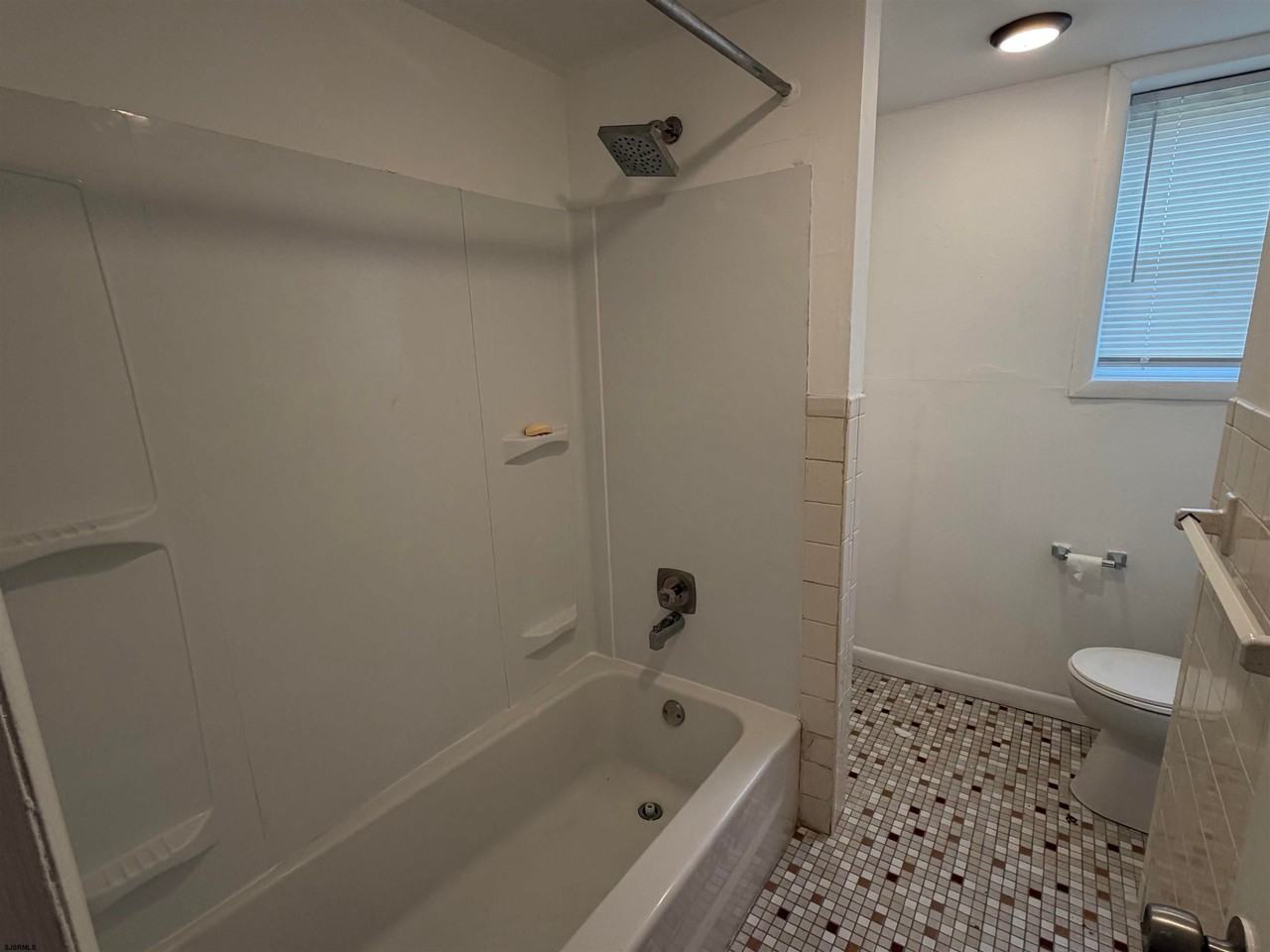 24 N Vermont Ave - Photo 7 of 17