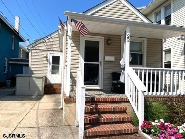 22 N Marion Ave - Photo 2 of 9