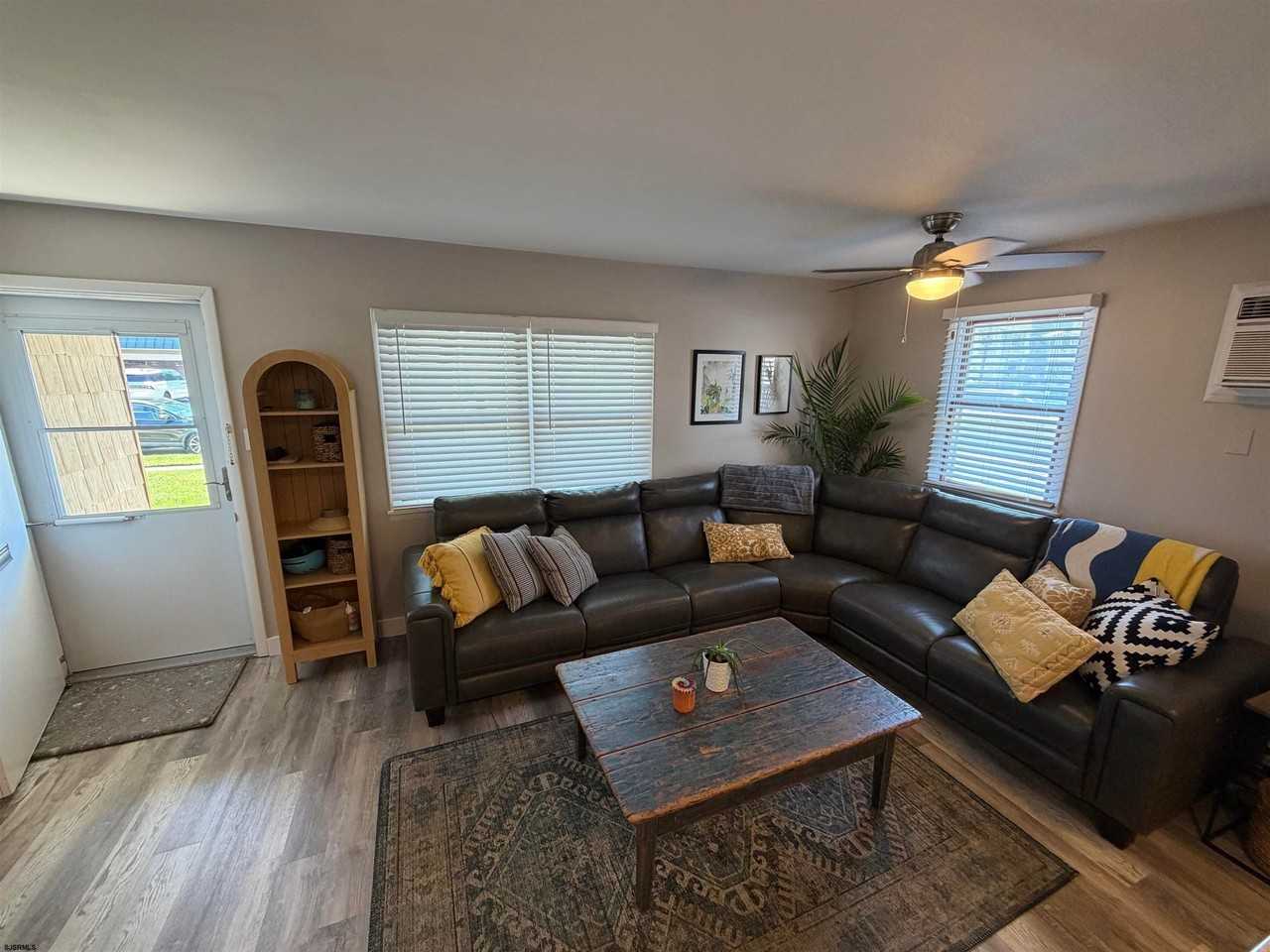 251 4th St S - Photo 4 of 23