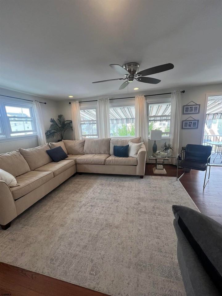 120 N Melbourne Ave - Photo 2 of 15
