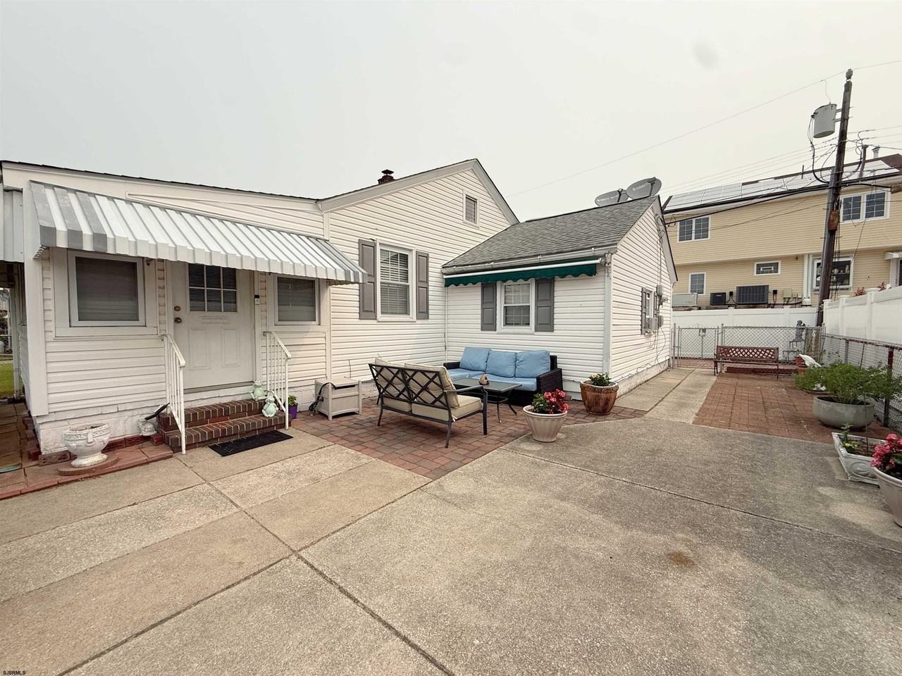223 N Wyoming Ave - Photo 4 of 25
