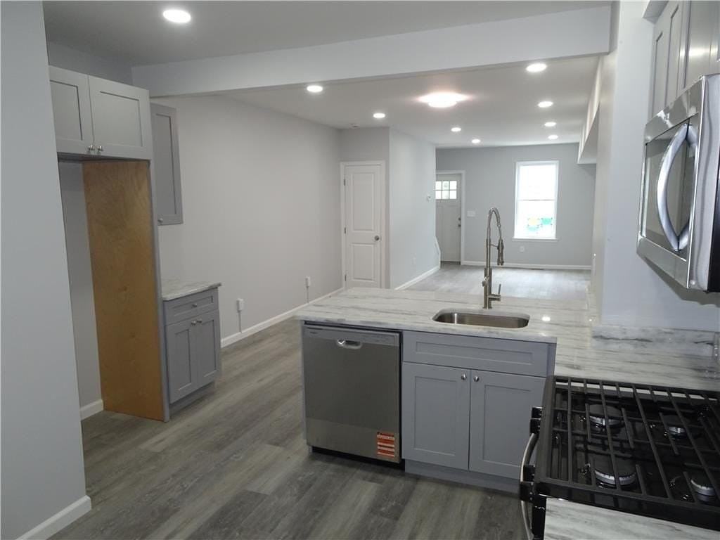 1535 E 7th St - Photo 5 of 18