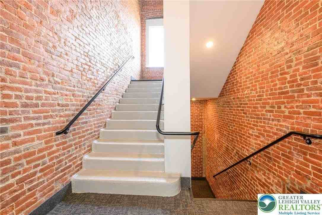 1012 2nd St - Photo 5 of 40