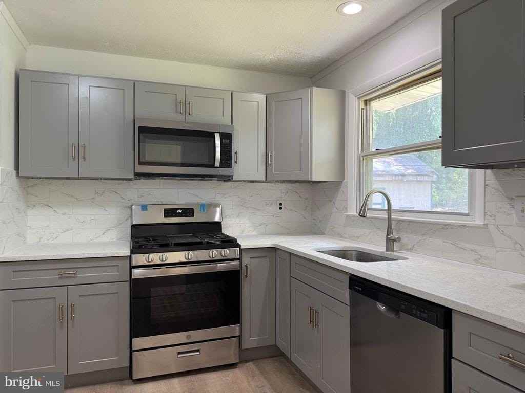 148 W Edinburgh Dr - Photo 3 of 12