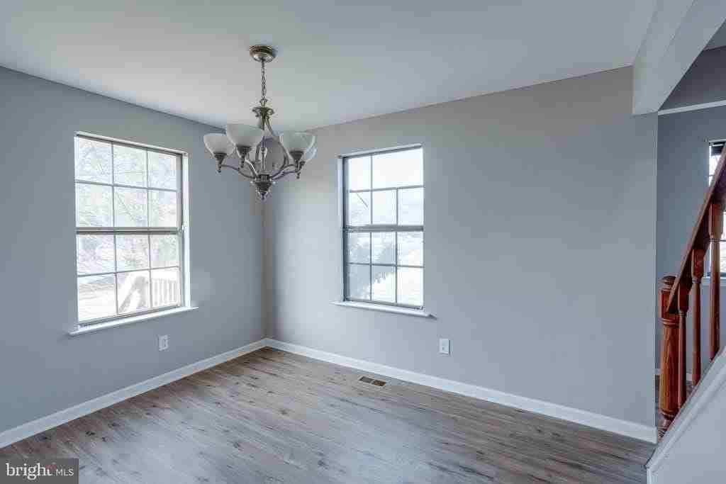 101 Bayberry Ct - Photo 4 of 27