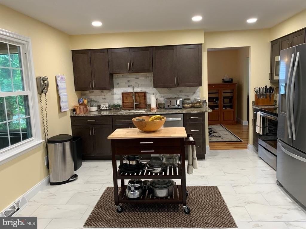 20 Oakley Ct - Photo 5 of 16