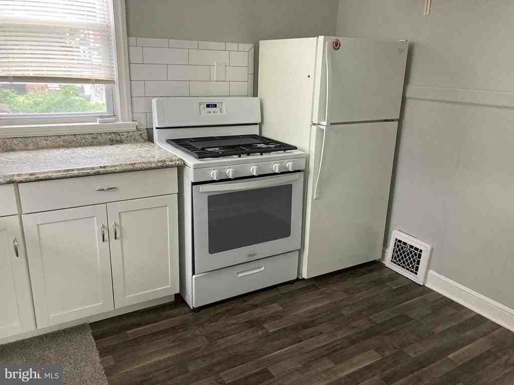 254 Wyoming Ave - Photo 5 of 5