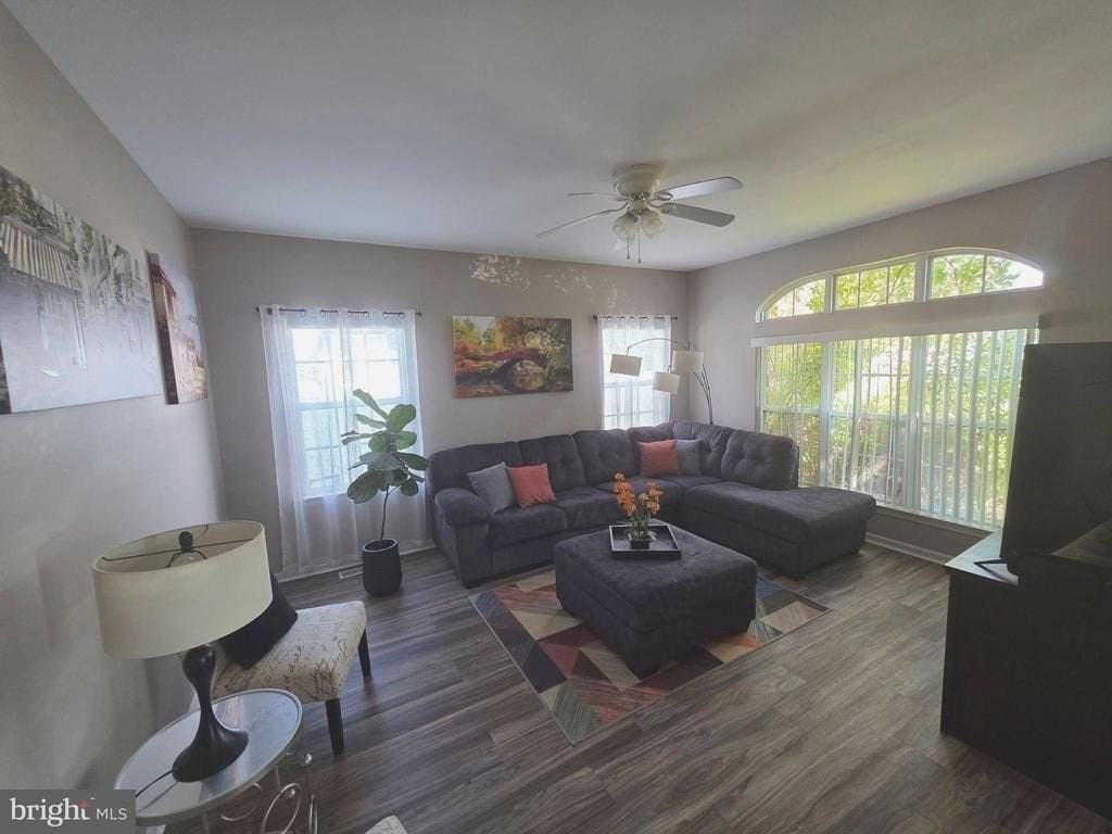138 Persimmon St - Photo 4 of 50