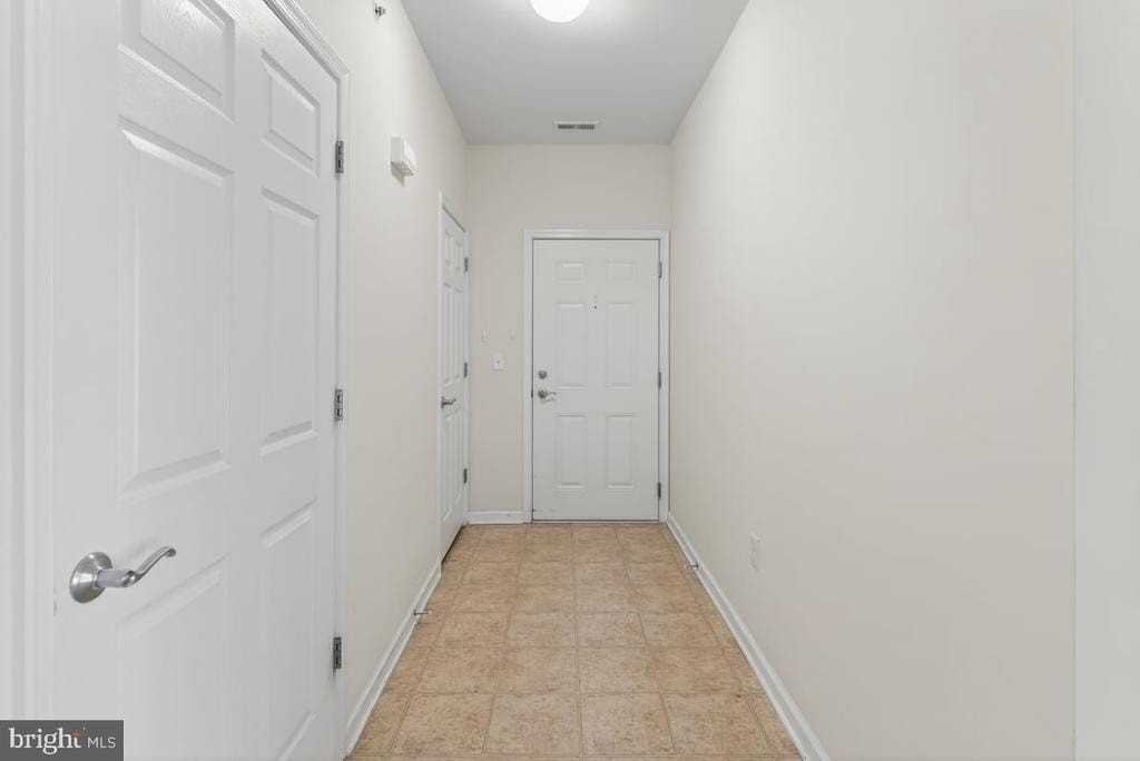 1447 Sierra Dr - Photo 4 of 36