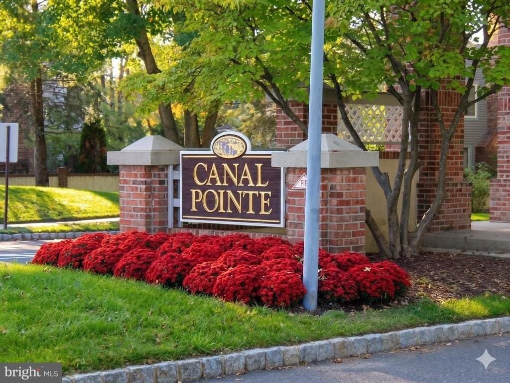101 Claridge Ct #11 - Photo 2 of 15