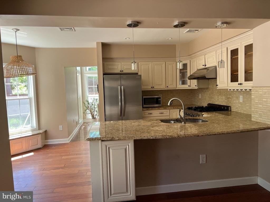 1 Cromwell Ct - Photo 7 of 33