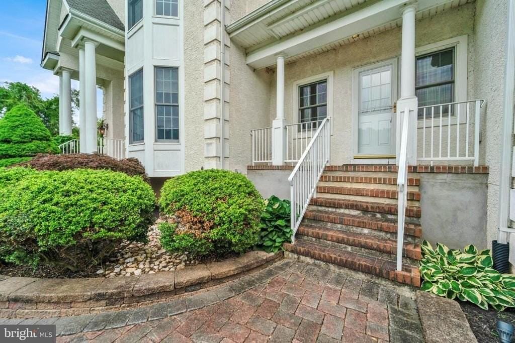 19 Meadowlark Dr - Photo 3 of 50