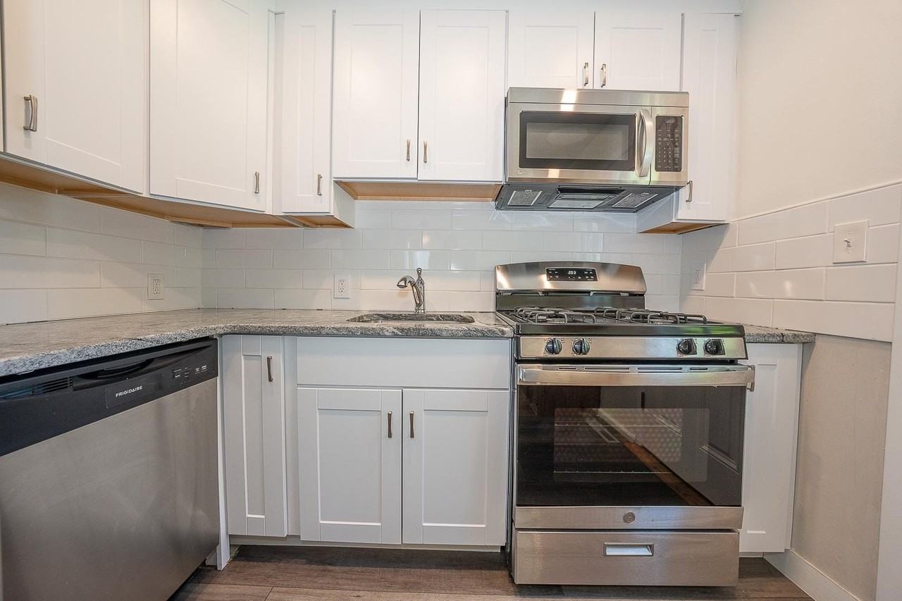 35 Eastwood Rd - Photo 5 of 22