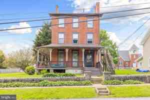featured image of 200 Cochran St