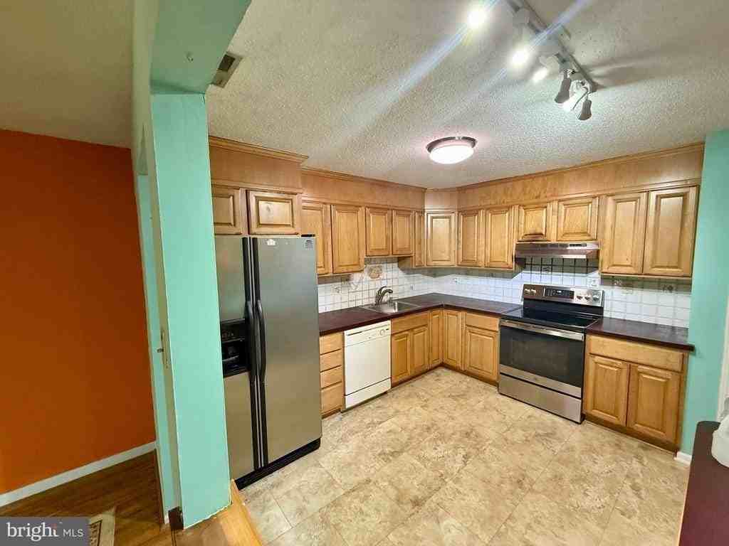30 Hopkinson Ct - Photo 7 of 22