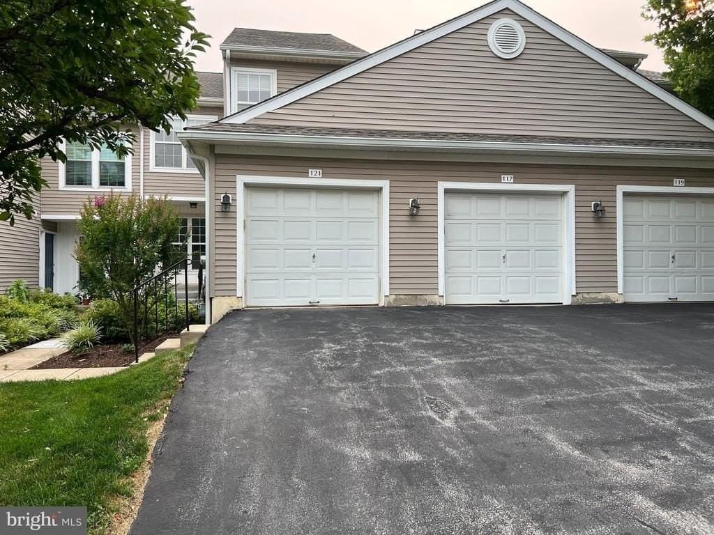 121 Lewisville Ct - Photo 2 of 28