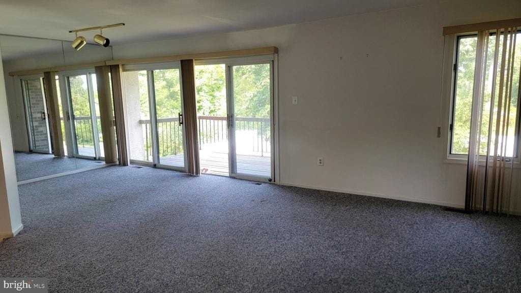 1901 Monroe Ln - Photo 5 of 22