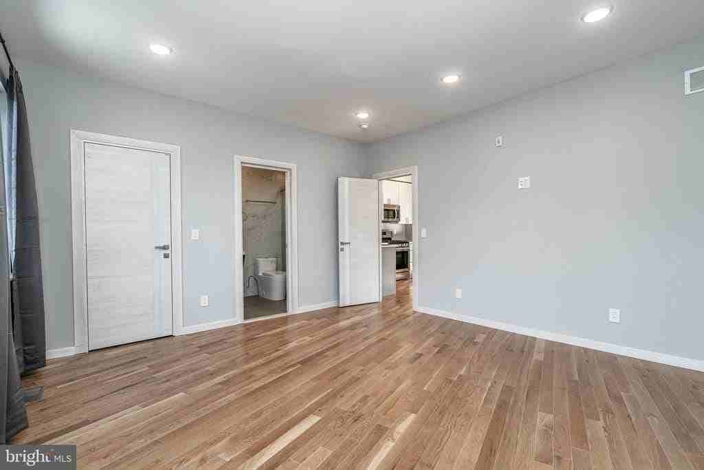 2045 N College Ave #A - Photo 7 of 26