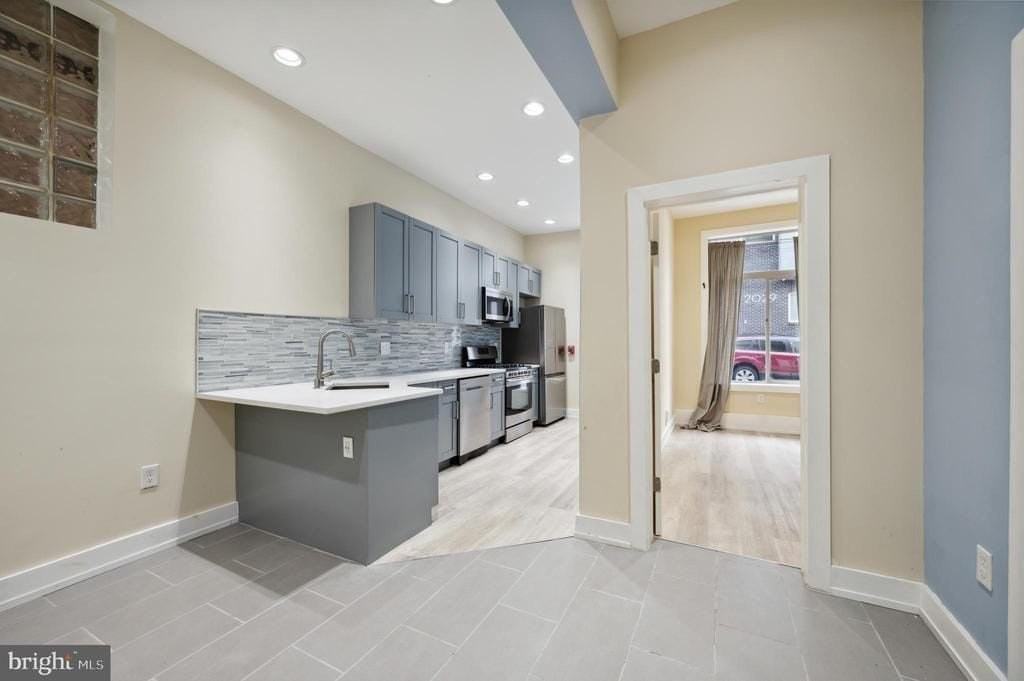 202426 E Fletcher St #1F - Photo 6 of 13