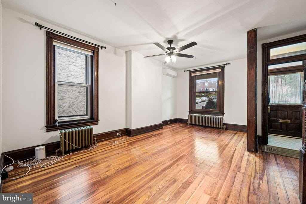 3740 Manayunk Ave - Photo 4 of 32