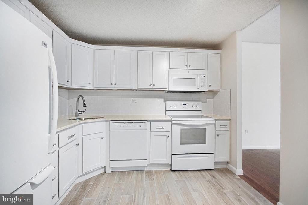 241 S 6th St #2306C - Photo 4 of 27