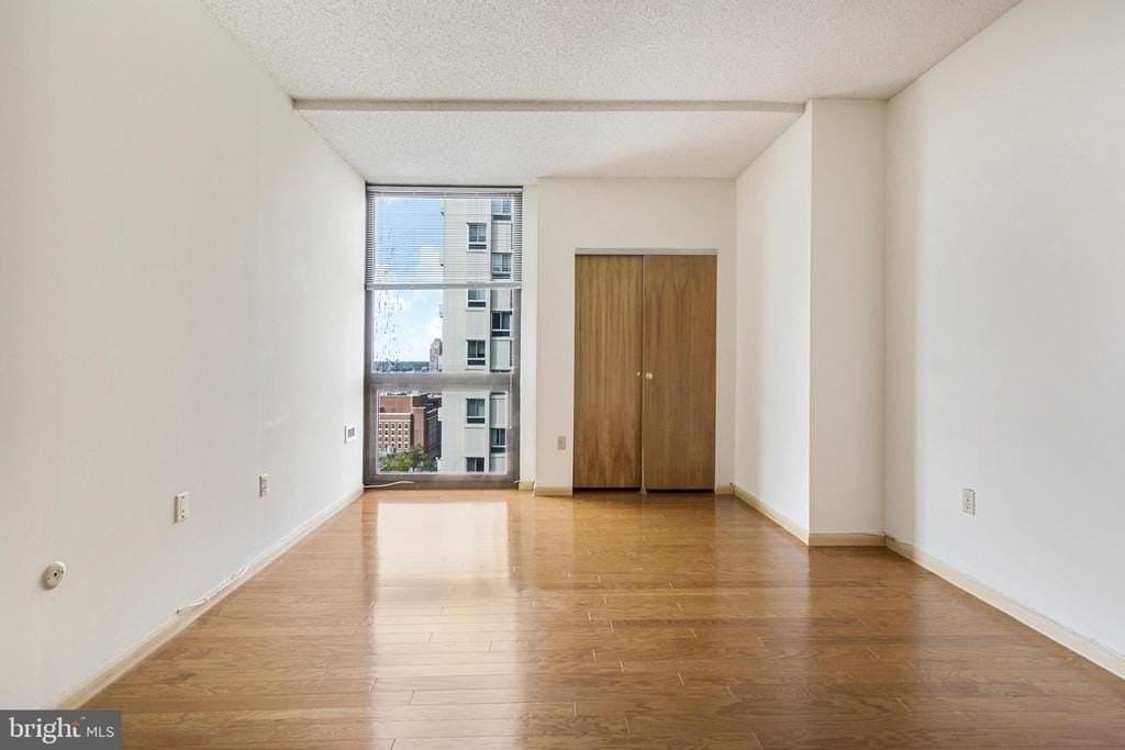 241 S 6th St #2306C - Photo 7 of 27