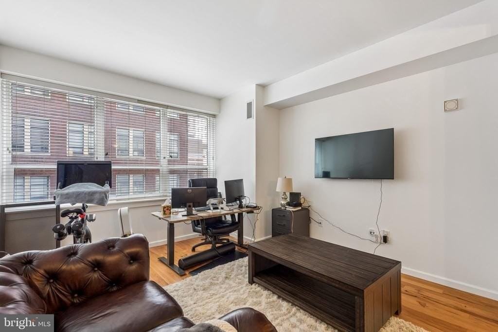 1425 Locust St #4E