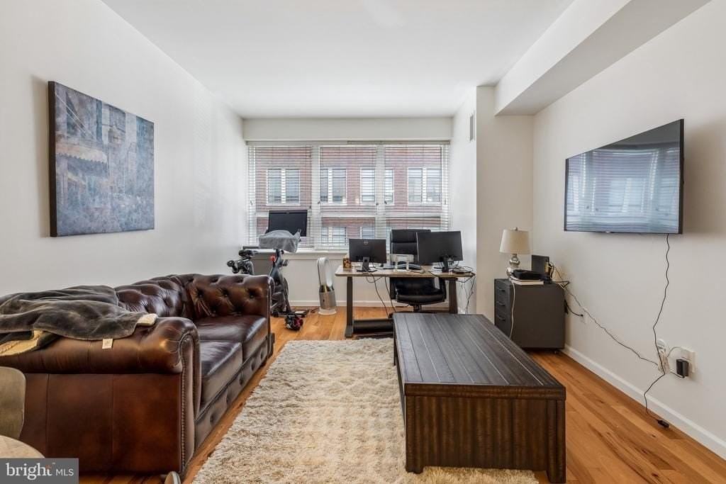 1425 Locust St #4E - Photo 2 of 26
