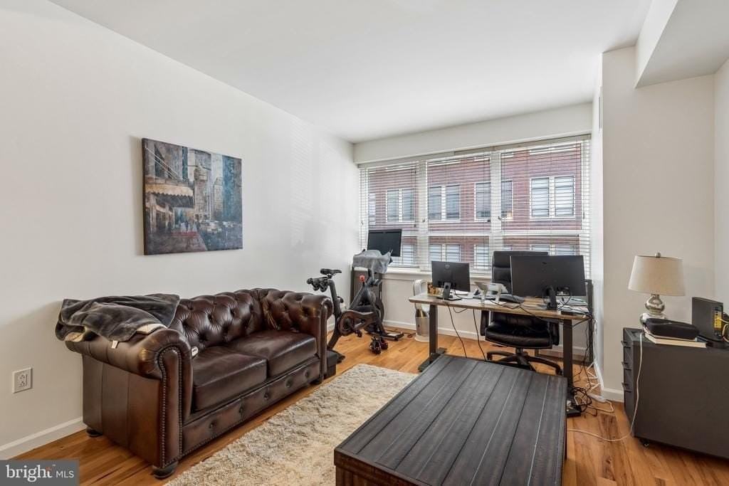 1425 Locust St #4E - Photo 3 of 26