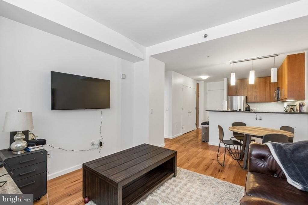 1425 Locust St #4E - Photo 4 of 26