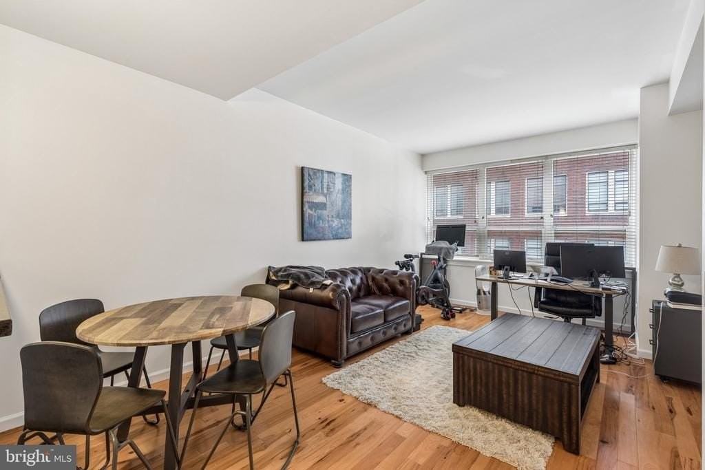 1425 Locust St #4E - Photo 5 of 26