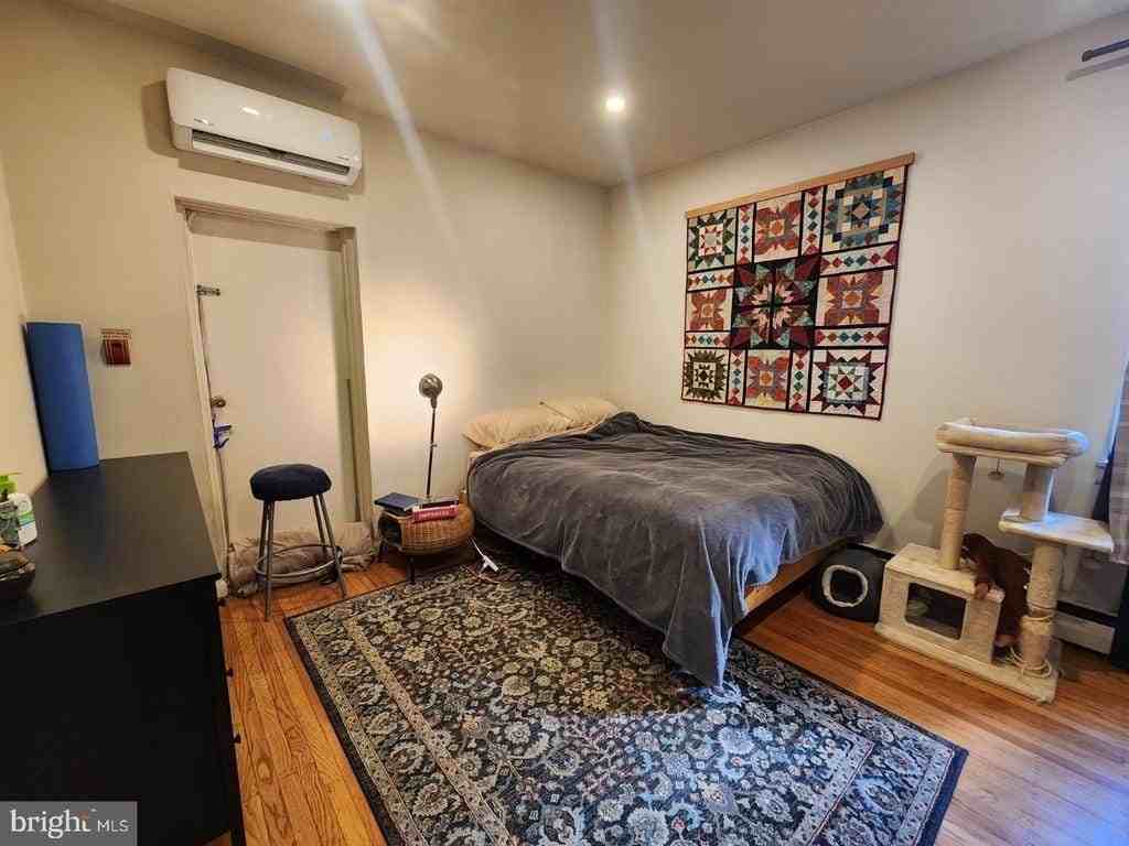 322 S 11th St #5 - Photo 6 of 9