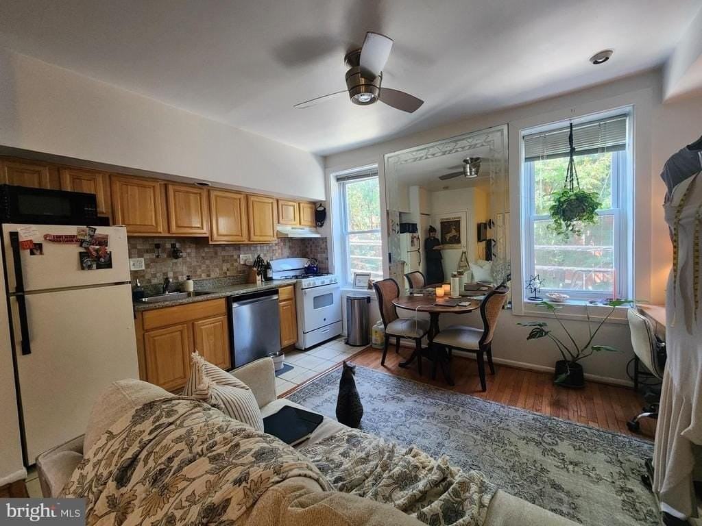 2018 Bainbridge St - Photo 2 of 6