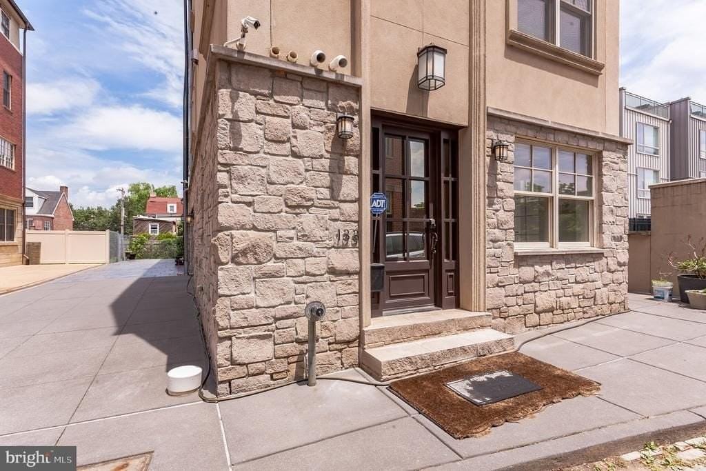 133 Salter St - Photo 3 of 27